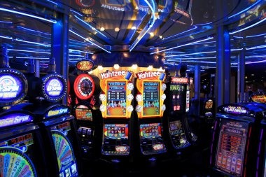 neototo account dashboard with live game tiles and payment options